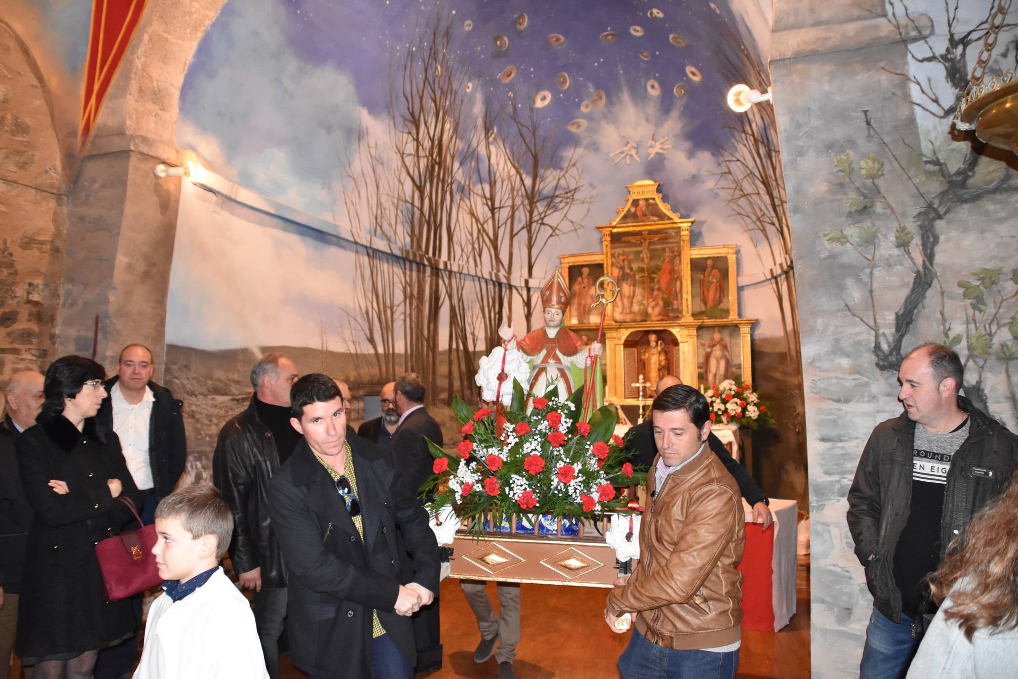 Fotos: Cornago celebra San Blas con procesión, misa, cordones rojos y roscos