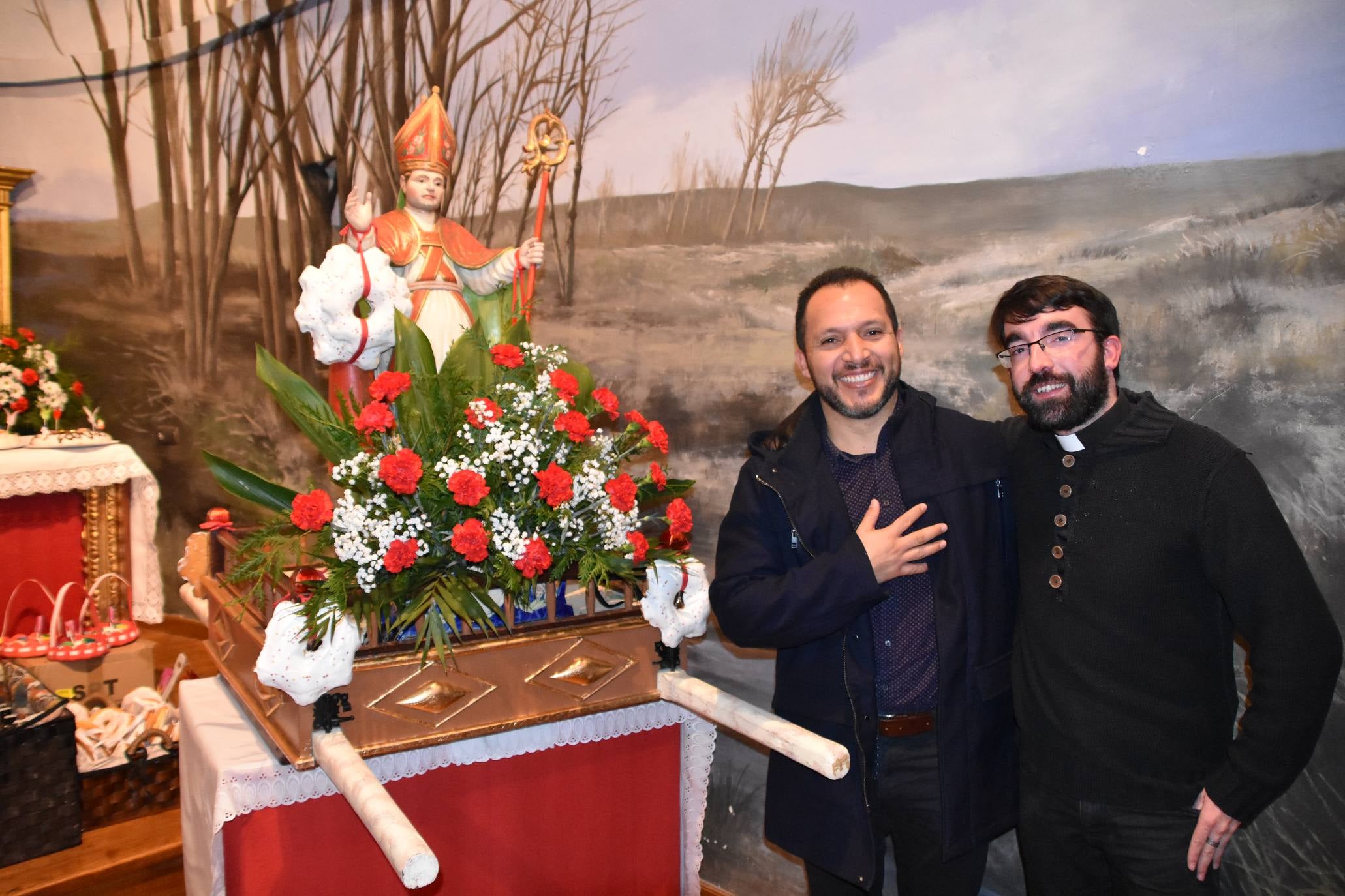 Fotos: Cornago celebra San Blas con procesión, misa, cordones rojos y roscos