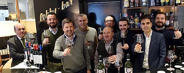 Carlos López Melón. Enrique Echepare, Roberto Jalle, Alberto Gil, Alberto Torroba, Juan e Ignacio Najarro, David García Herce y Miguel Sáenz. 