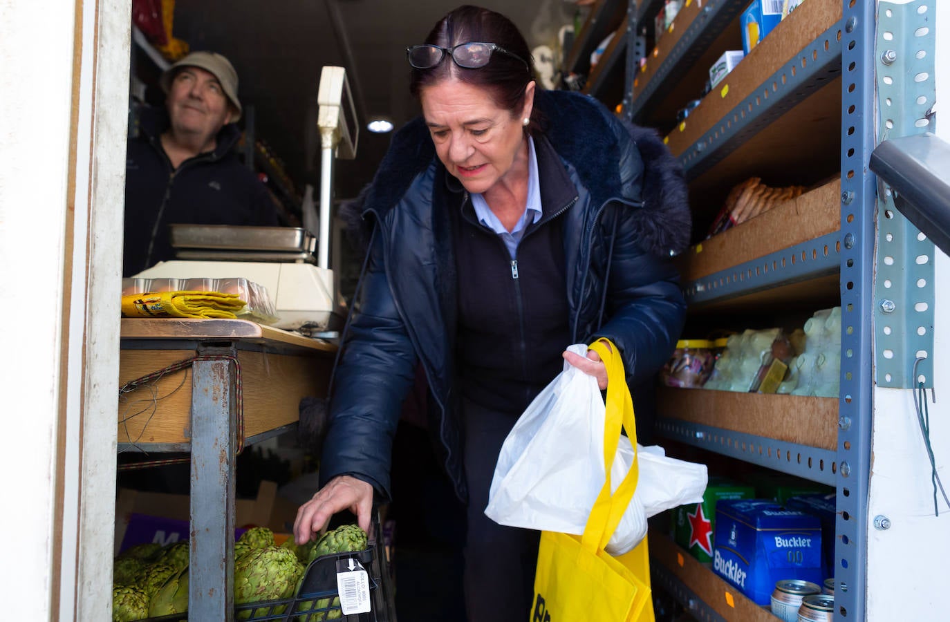 Fotos: Los supermercados móviles de muchos pueblos riojanos