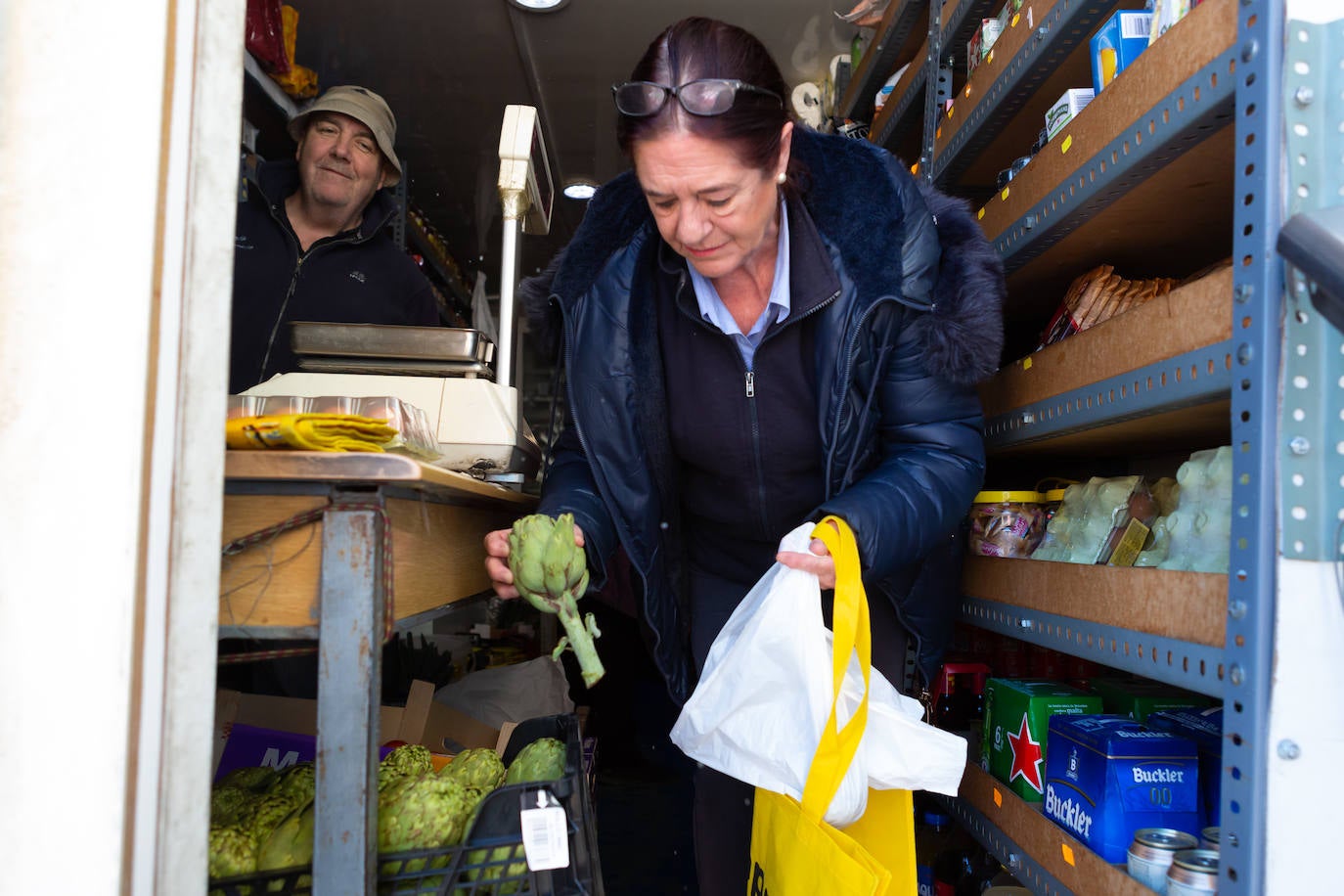 Fotos: Los supermercados móviles de muchos pueblos riojanos