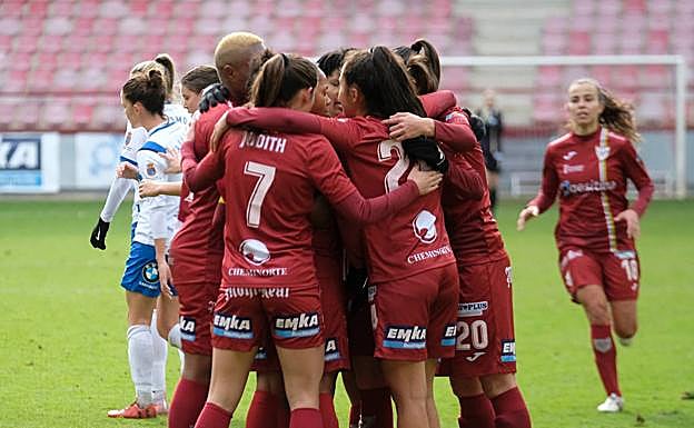 Las jugadoras del EDF Logroño celebran un gol en un partido de liga.