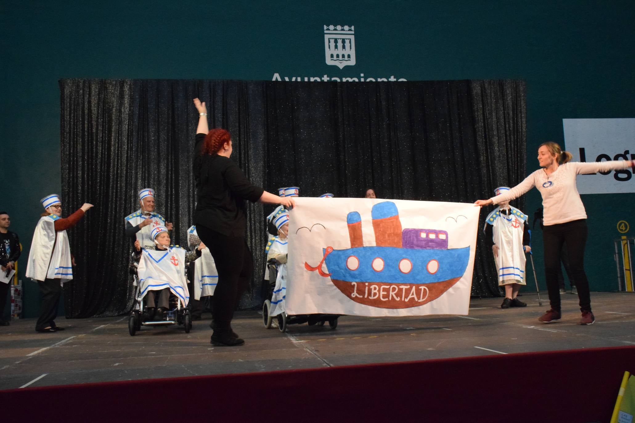 Los mayores festejan el Carnaval en el polideportivo de Las Gaunas