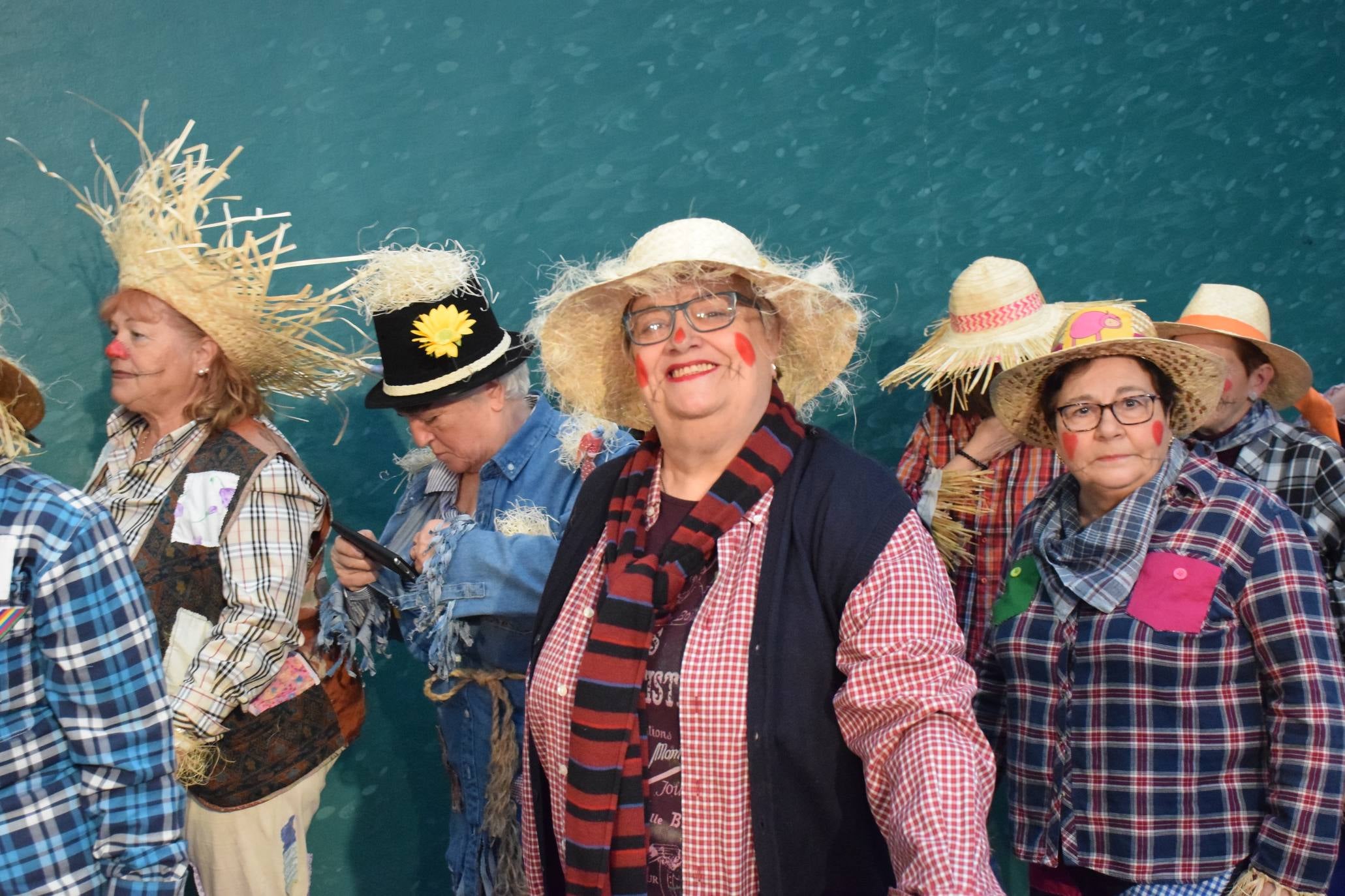 Los mayores festejan el Carnaval en el polideportivo de Las Gaunas