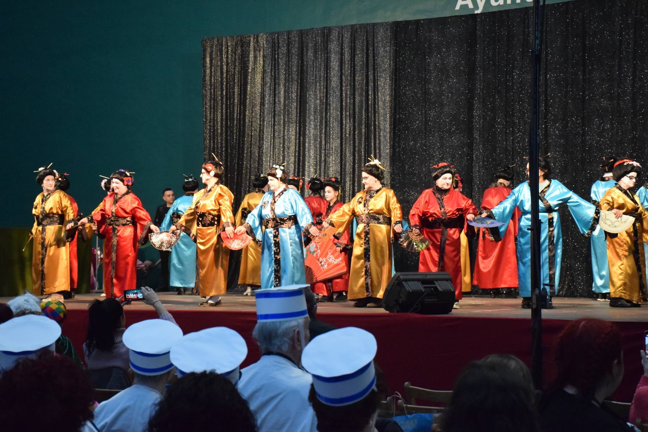 Los mayores festejan el Carnaval en el polideportivo de Las Gaunas