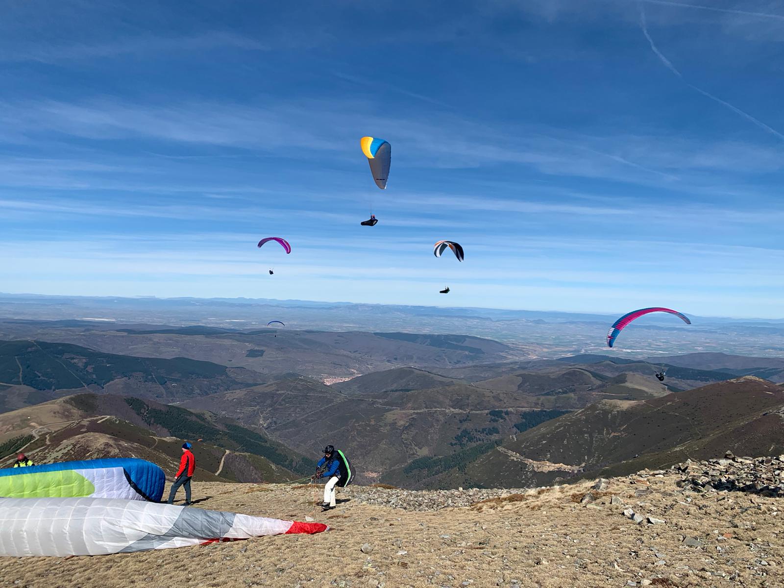 Fotos: Los parapentes sobrevuelan el San Lorenzo