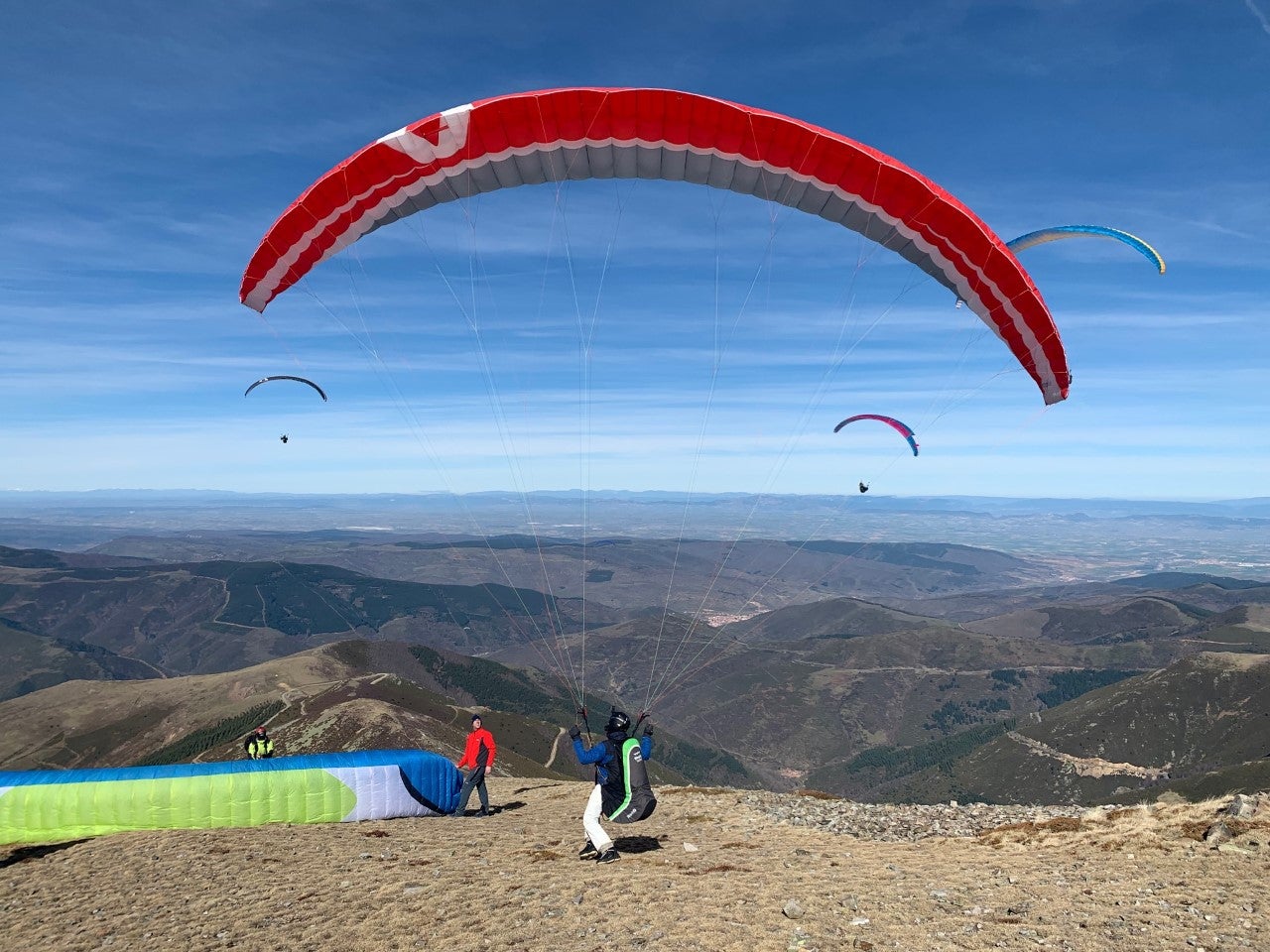 Fotos: Los parapentes sobrevuelan el San Lorenzo