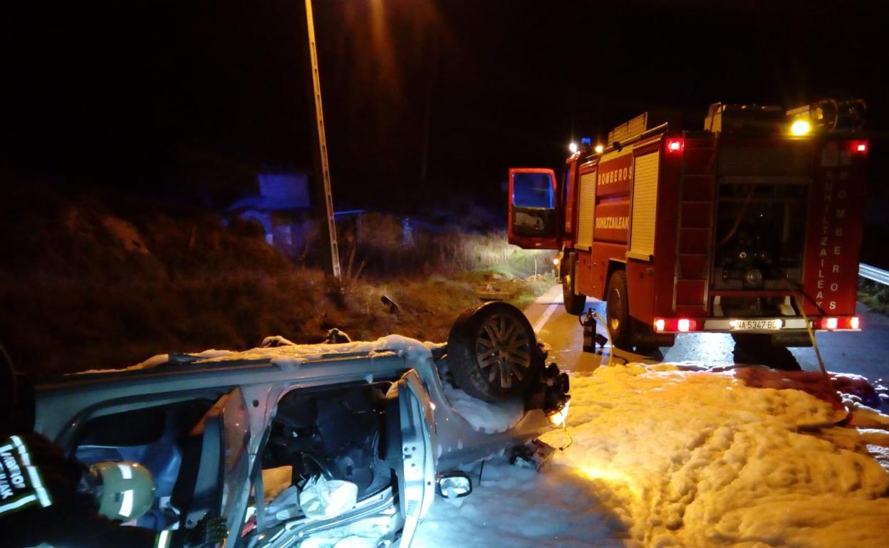 Aparatoso accidente de tráfico en Alcanadre... sin ocupantes