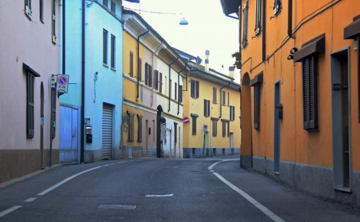 Calle desierta de la localidad italiana de Codogno.