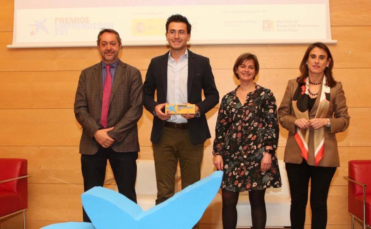 Fernando Bozalongo, de Hunty, recogió el premio acompañado de Álvaro Frutos (secretario general de ENISA), Pilar Vargas (directora general de Universidades y Política Científica) e Isabel Moreno, directora de la territorial Ebro de Caixabank. 