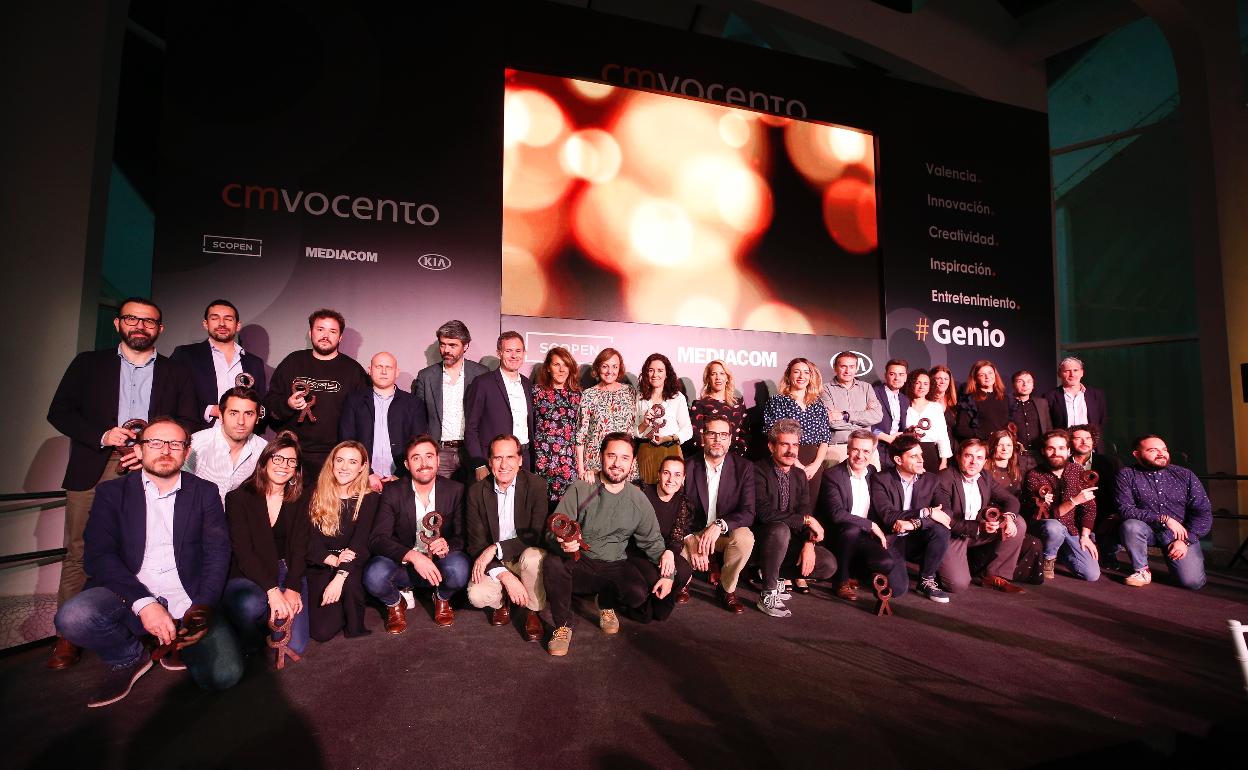 Foto de familia de los ganadores, miembros de Vocento y Scopen, tras la entrega de galardones en Valencia. 