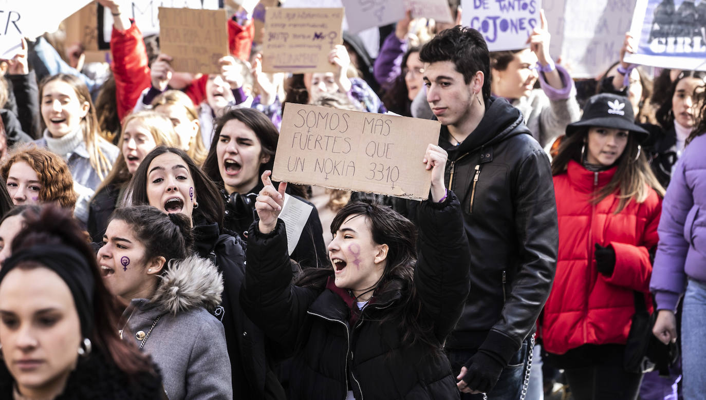 Fotos: 8M: Cientos de estudiantes se manifiestan para reinvidicar la igualdad en la educación