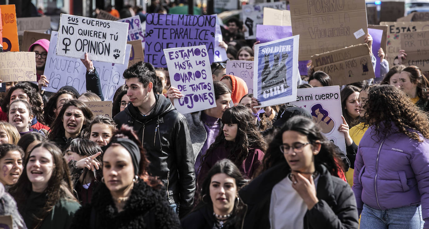 Fotos: 8M: Cientos de estudiantes se manifiestan para reinvidicar la igualdad en la educación