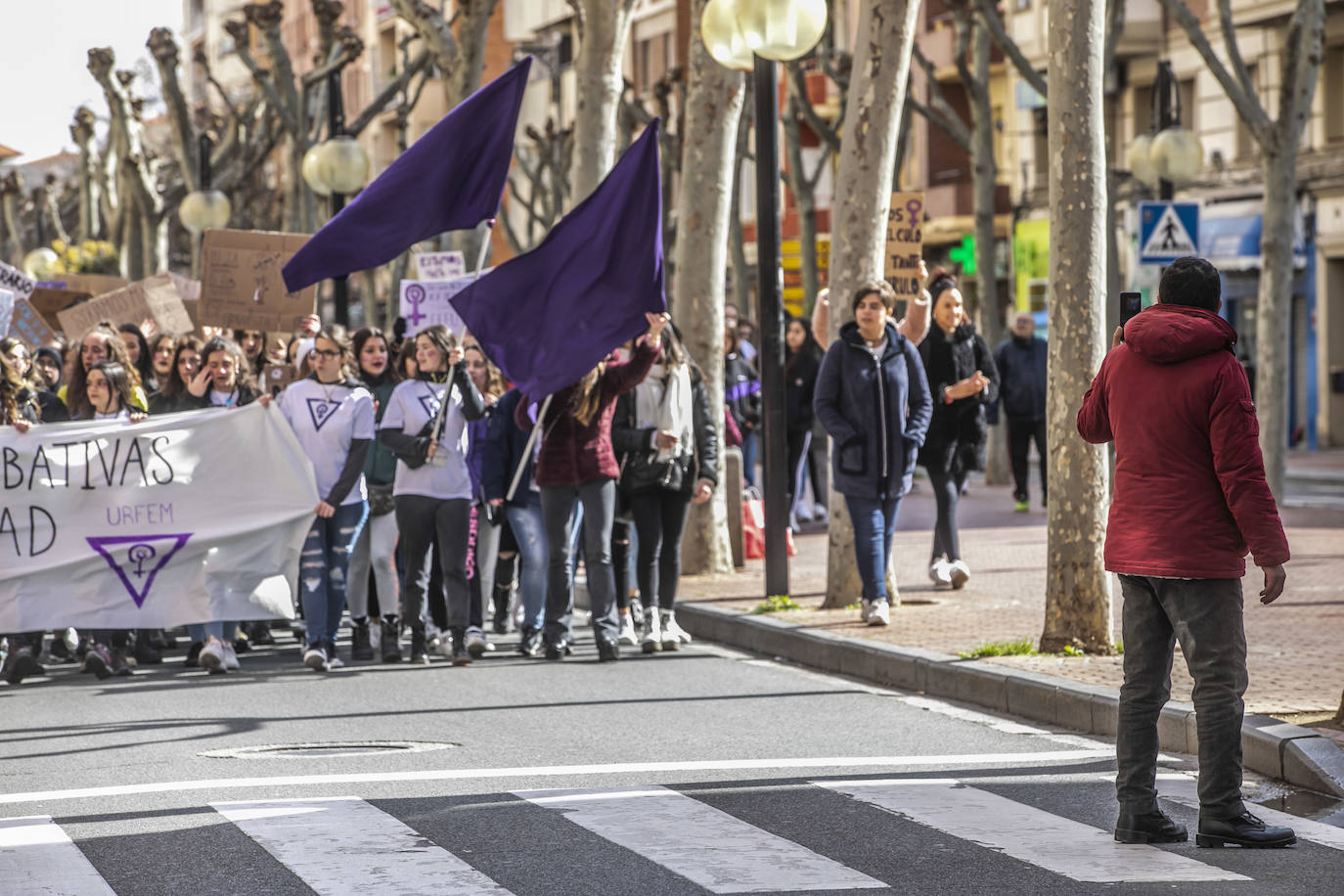 Fotos: 8M: Cientos de estudiantes se manifiestan para reinvidicar la igualdad en la educación