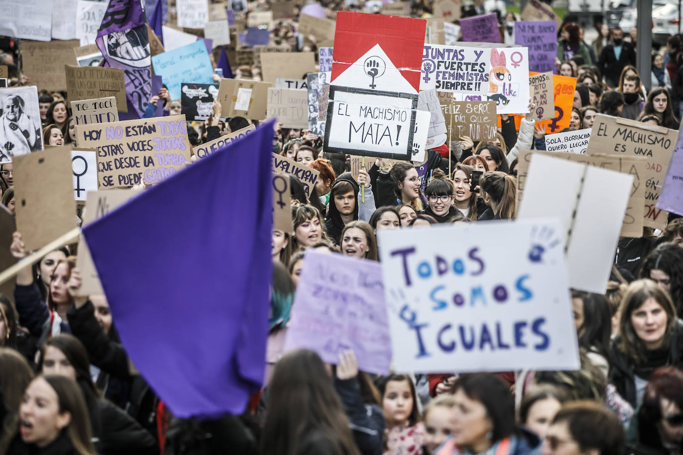 Fotos: 8M: Manifestación del Día Internacional de la Mujer en Logroño