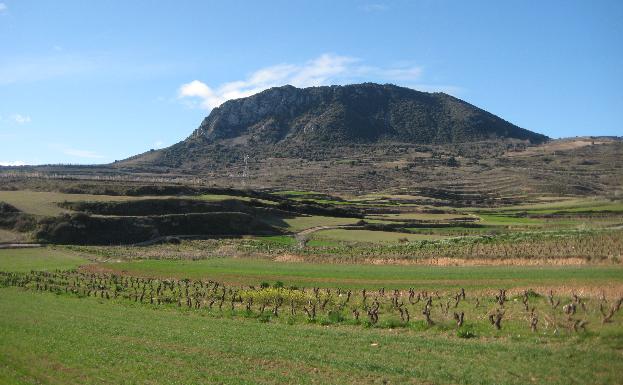 Imagen principal - Monte Laturce desde un camino agrícola, puente sobre el Leza y tramo inicial de la subida a Zenzano 