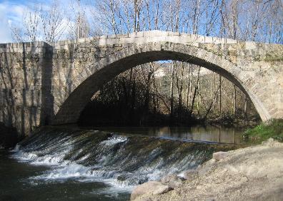 Imagen secundaria 1 - Monte Laturce desde un camino agrícola, puente sobre el Leza y tramo inicial de la subida a Zenzano 