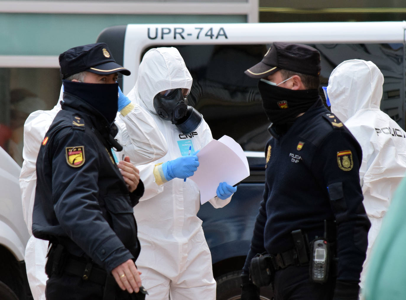 Fotos: La Policía entrega notificaciones en Logroño