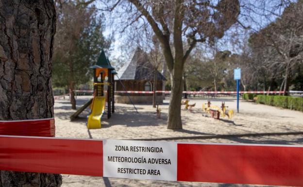 Los columpios del Retiro, cerrados el viernes.