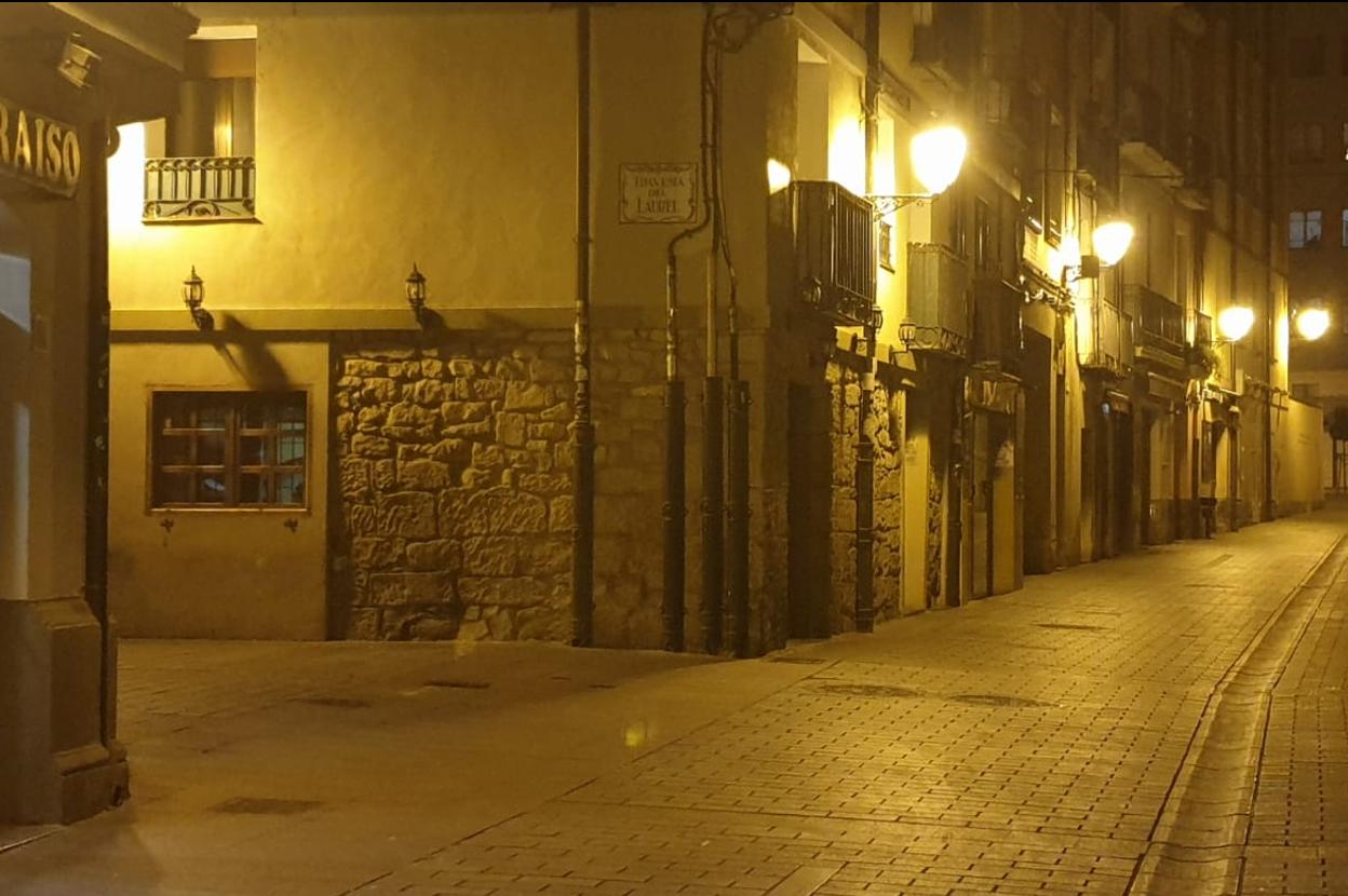 La calle Laurel estaba vacía la noche del viernes.