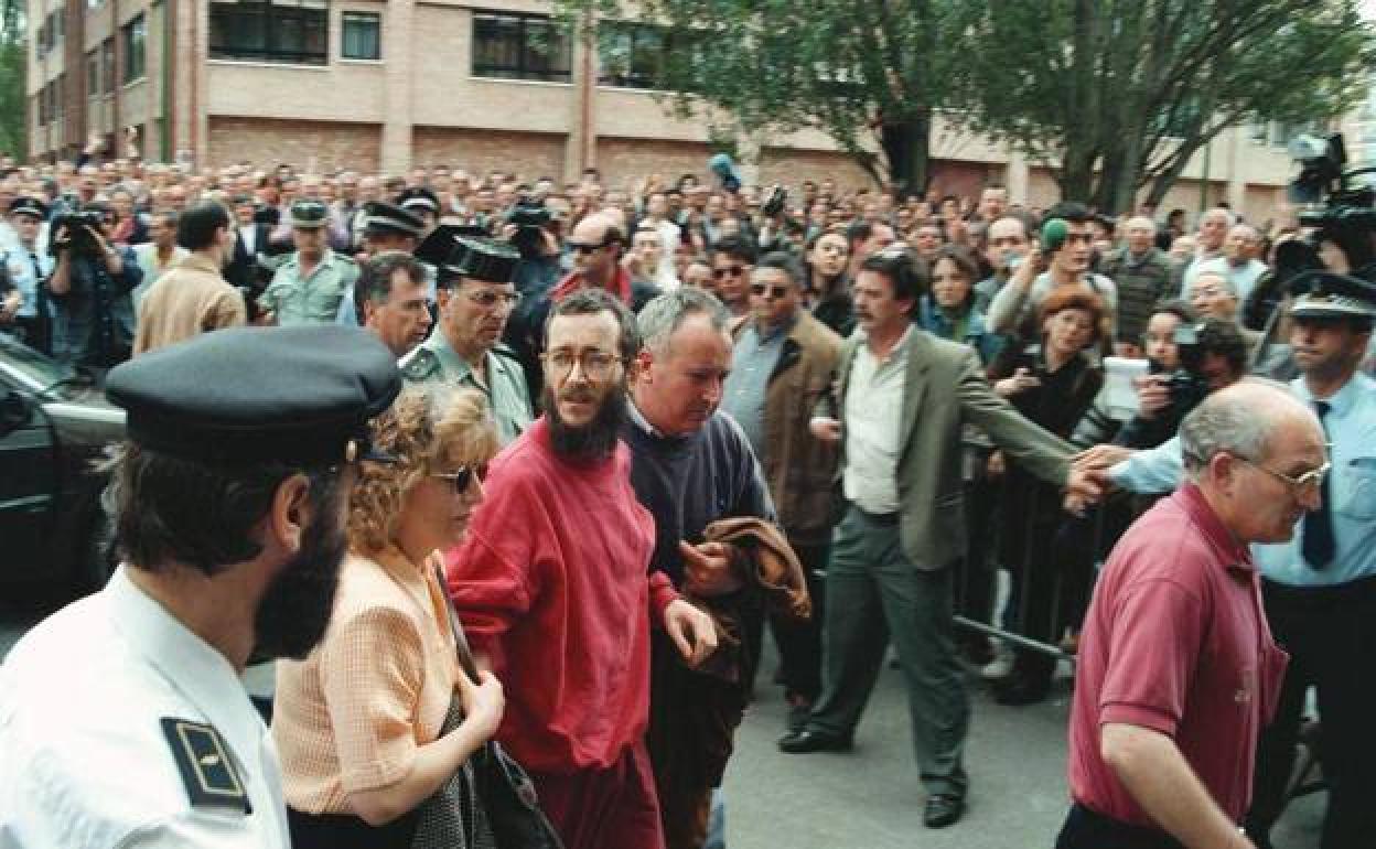 Imagen de archivo de Ortega Lara cuando fue rescatado de su secuestro. 