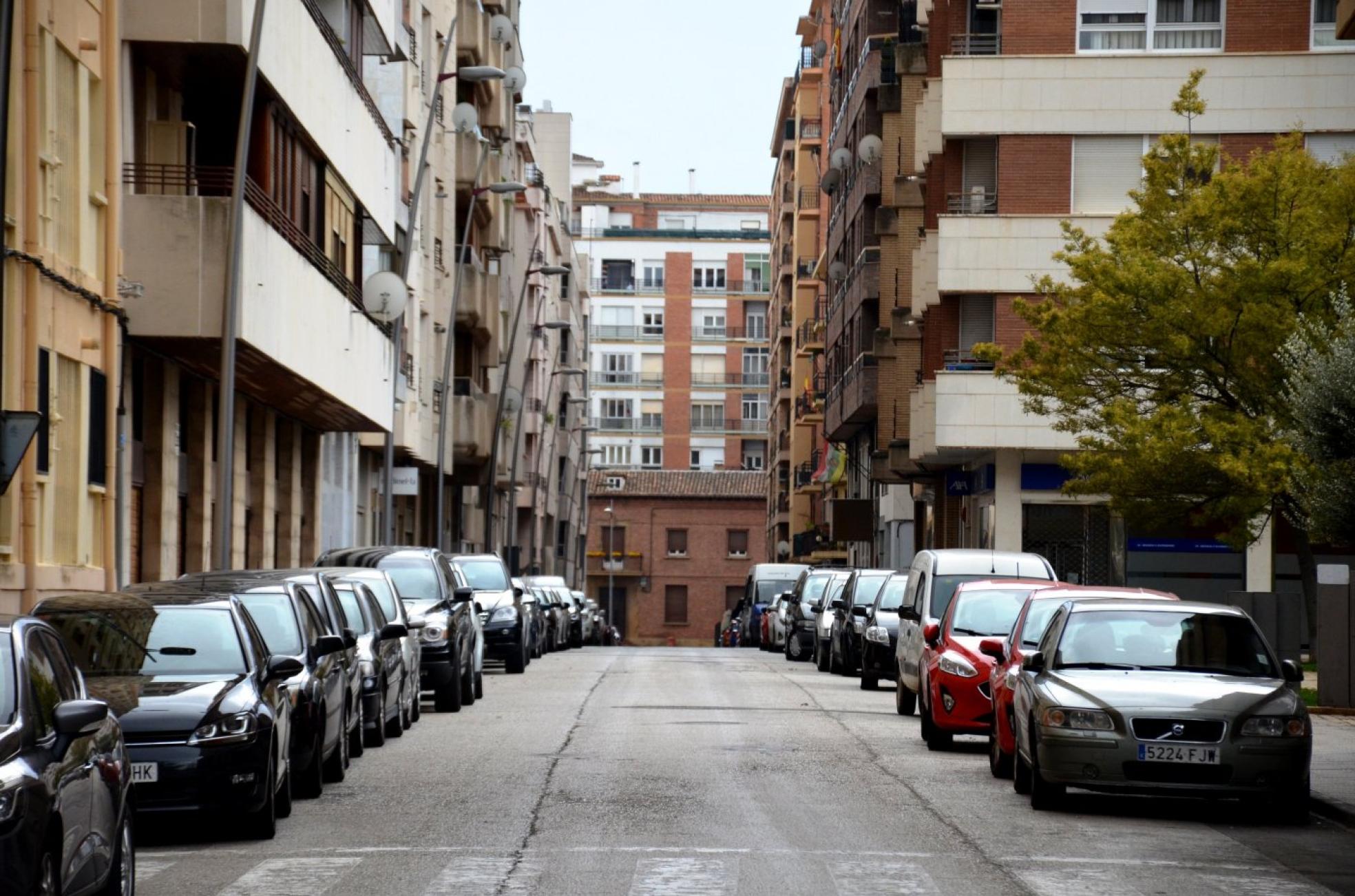 Calahorra, vacía a mediodía de ayer, como evidencia esta foto de la calle Paletillas.