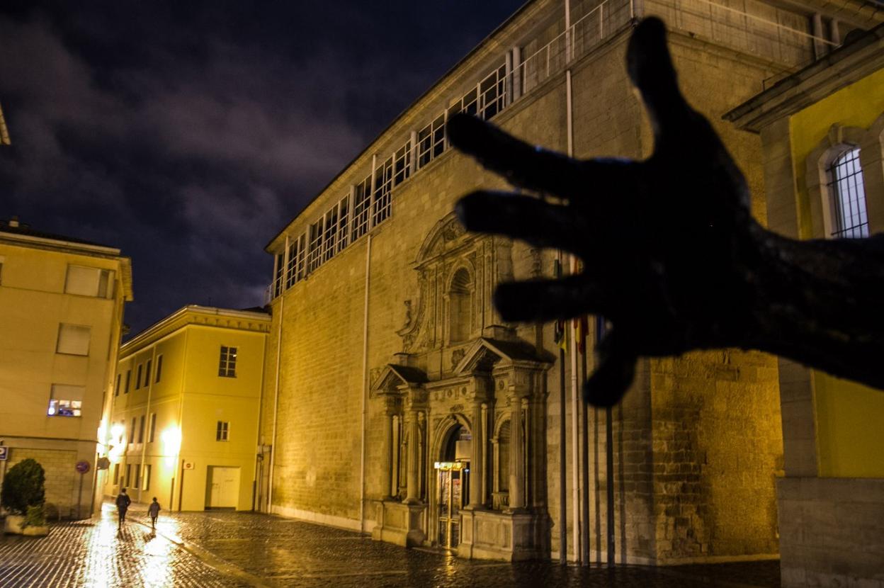 Imagen de archivo del Parlamento desde la escultura a los tabaqueros. 