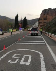 Imagen secundaria 2 - Tres momentos de control en las carreteras riojanas este sábado. 