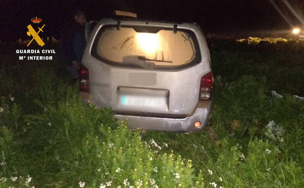 Vehículo atrapado en un paraje de Calahorra.