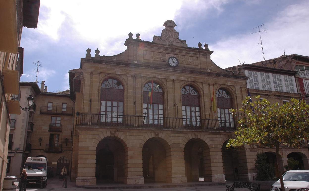 Fachada del Ayuntamiento de Haro, en una imagen de archivo.