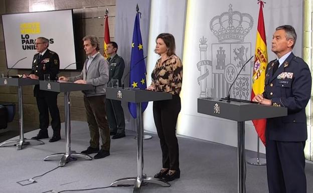 Captura de la señal de vídeo institucional de La Moncloa, del jefe de Estado Mayor de la Defensa (JEMAD), el general Miguel Ángel Villarroya (d).