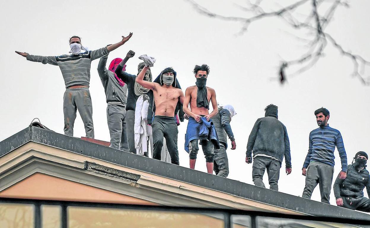 San Vittore, en Milán, los presos protestan contra las medidas por el coronavirus, a principios de marzo.