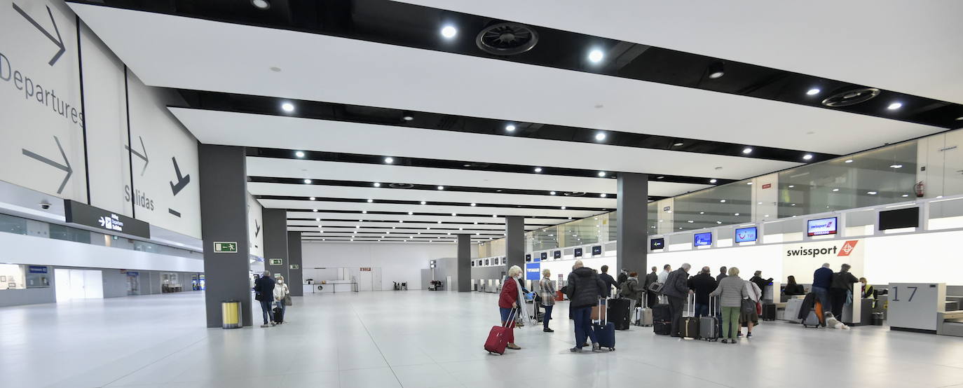 Instalaciones del aeropuerto murciano de Corvera el pasado día 21, antes del despegue del último avión.