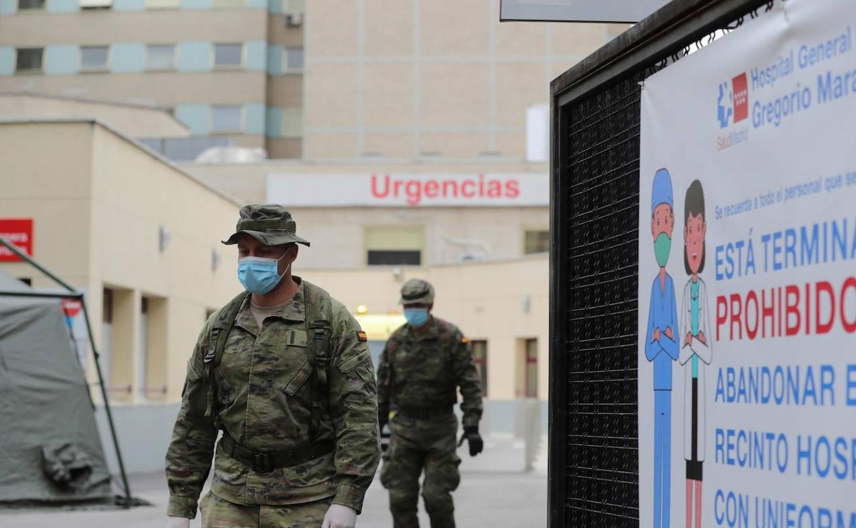 Miembros de las Fuerzas Armadas que participan en la 'Operación Balmis'.