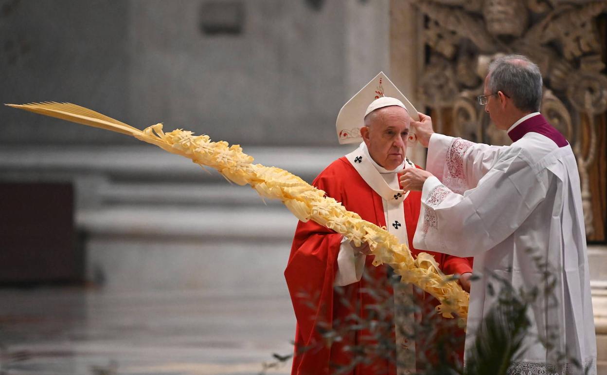 El papa Francisco, durnate la celebración del Domingo de Ramos. 