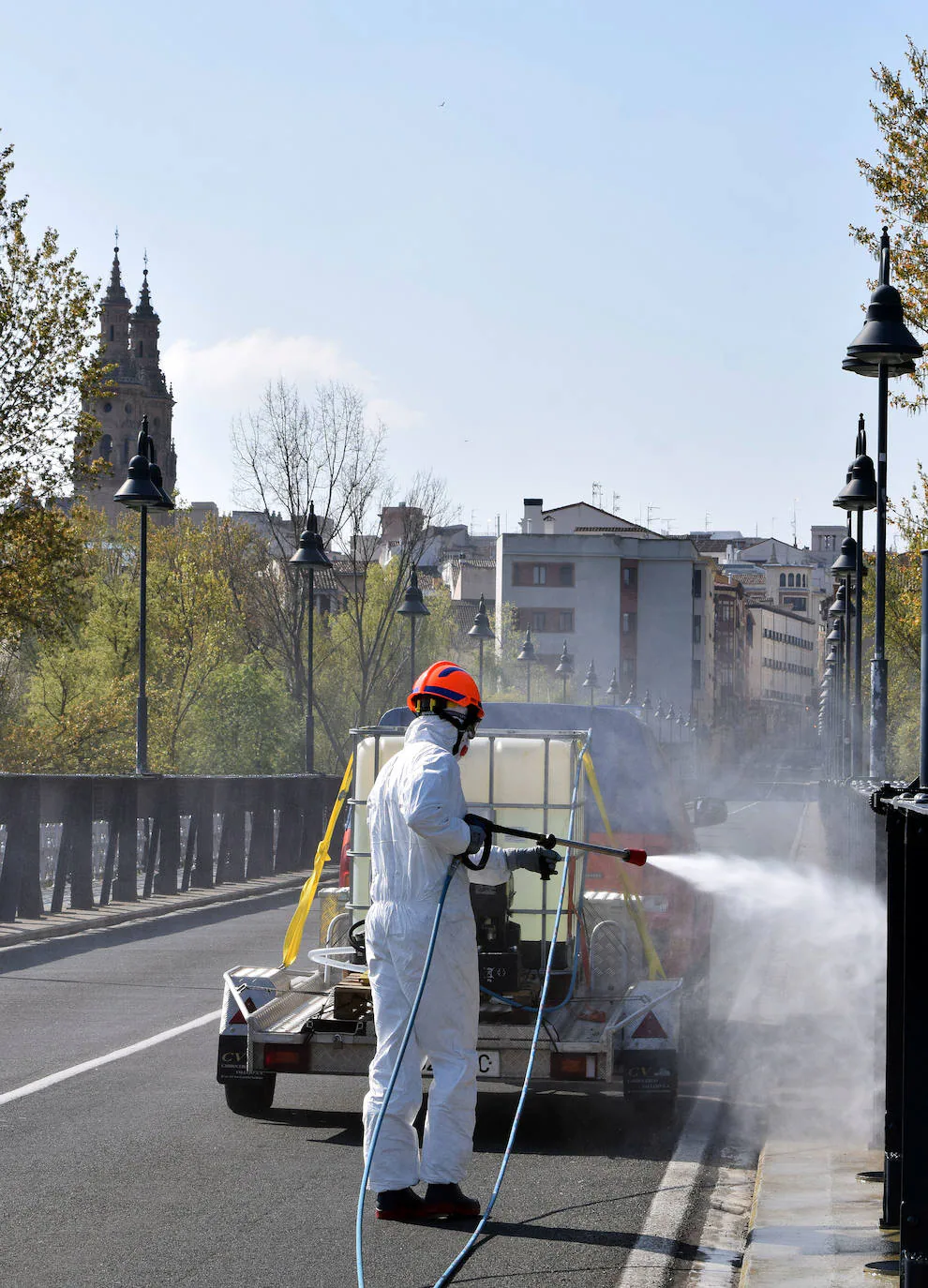 Brigadas municipales. Así trabajan los equipos de limpieza y desinfección del Ayuntamiento de Logroño frente al coronavirus