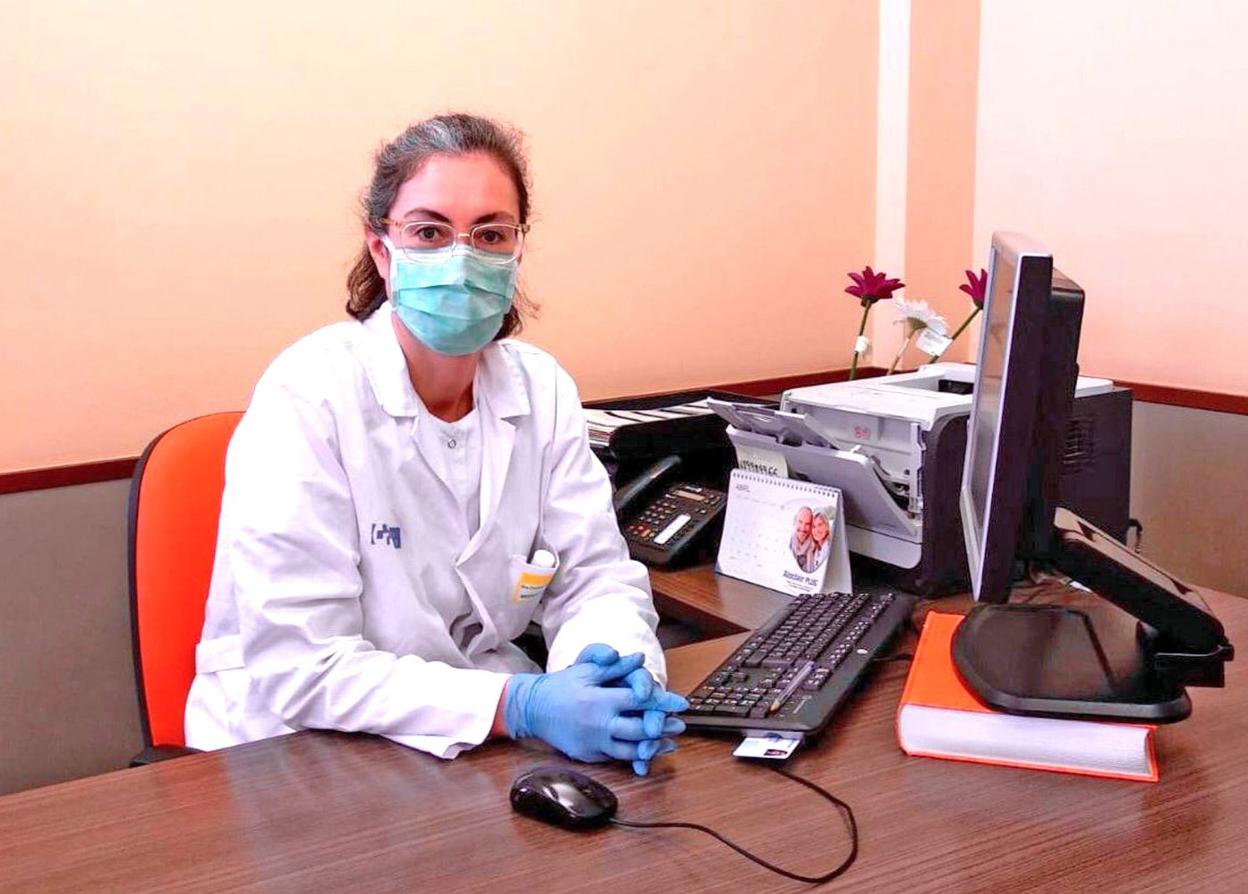 Carmen Martínez, en el consultorio de Pradejón. 