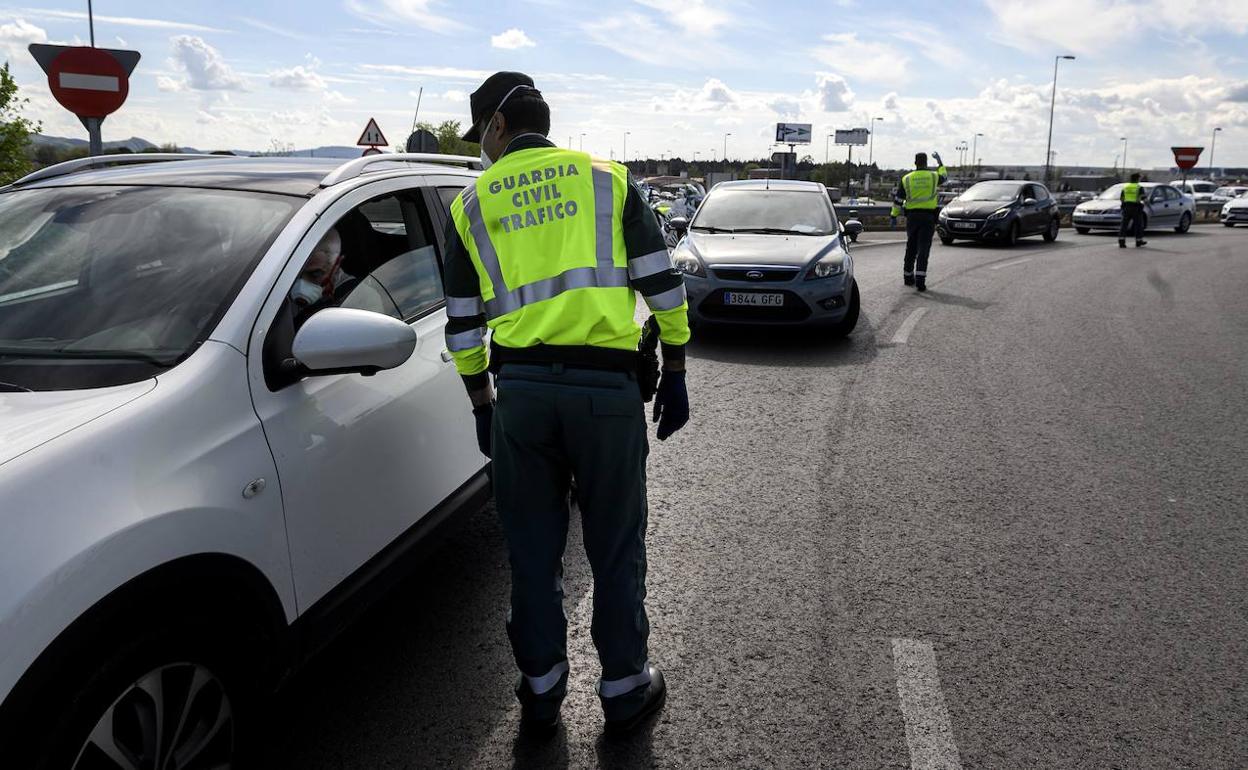 Uno de los cientos de controles establecidos este miércoles por la Agrupación de Tráfico de la Guardia Civil.