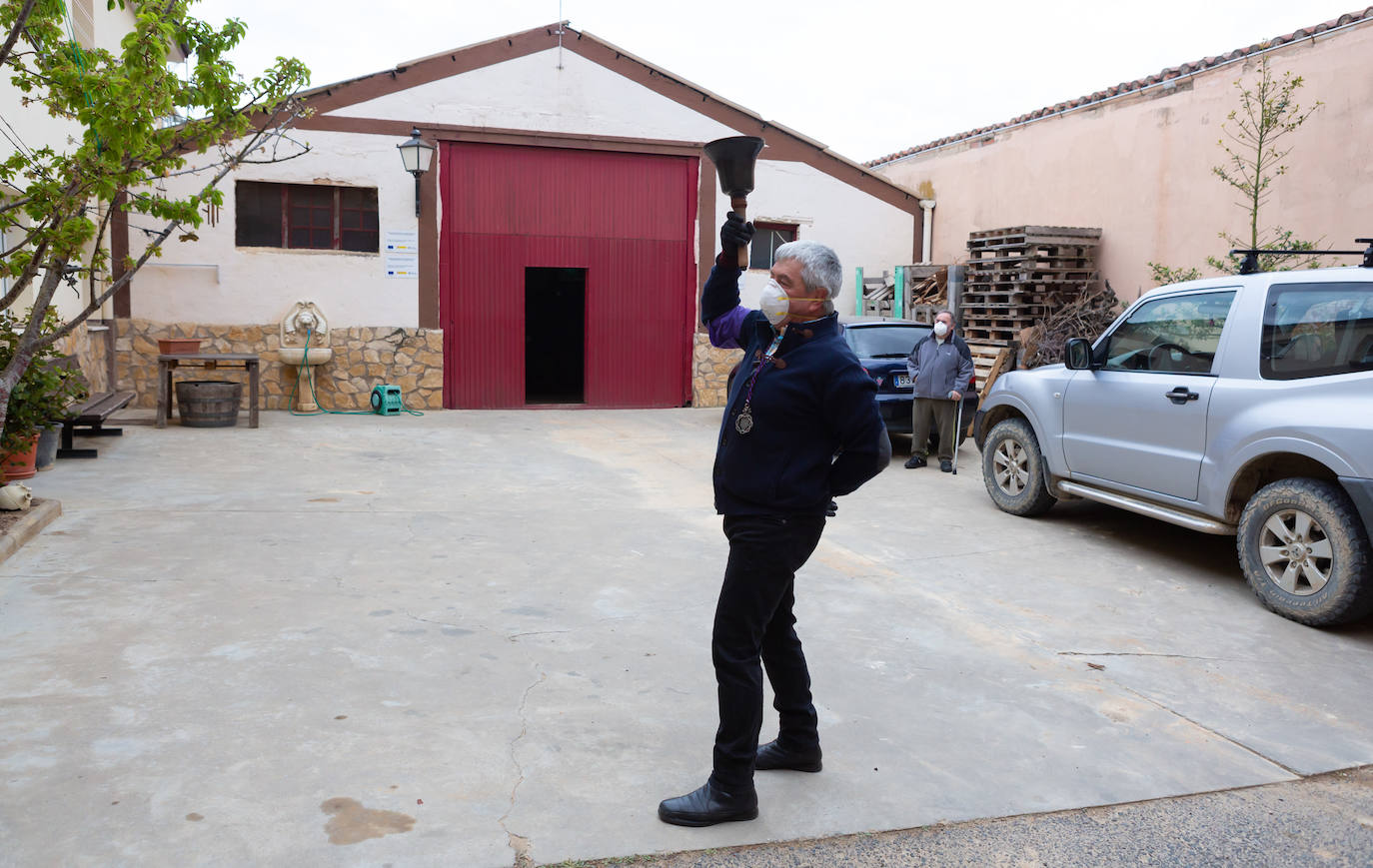 El coronavirus no impide el toque de campana en San Vicente