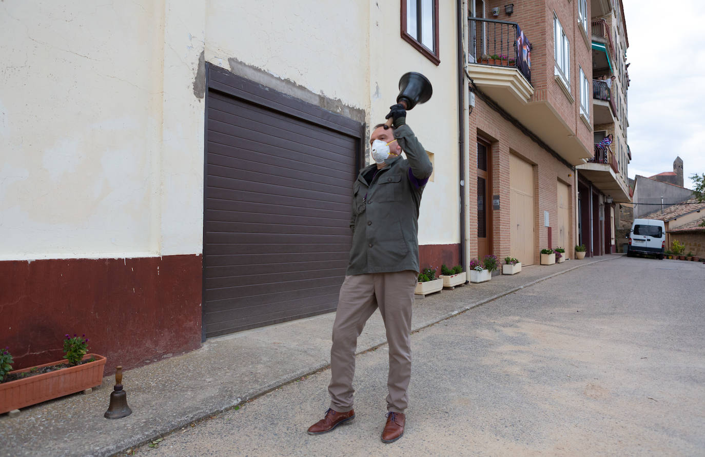 El coronavirus no impide el toque de campana en San Vicente