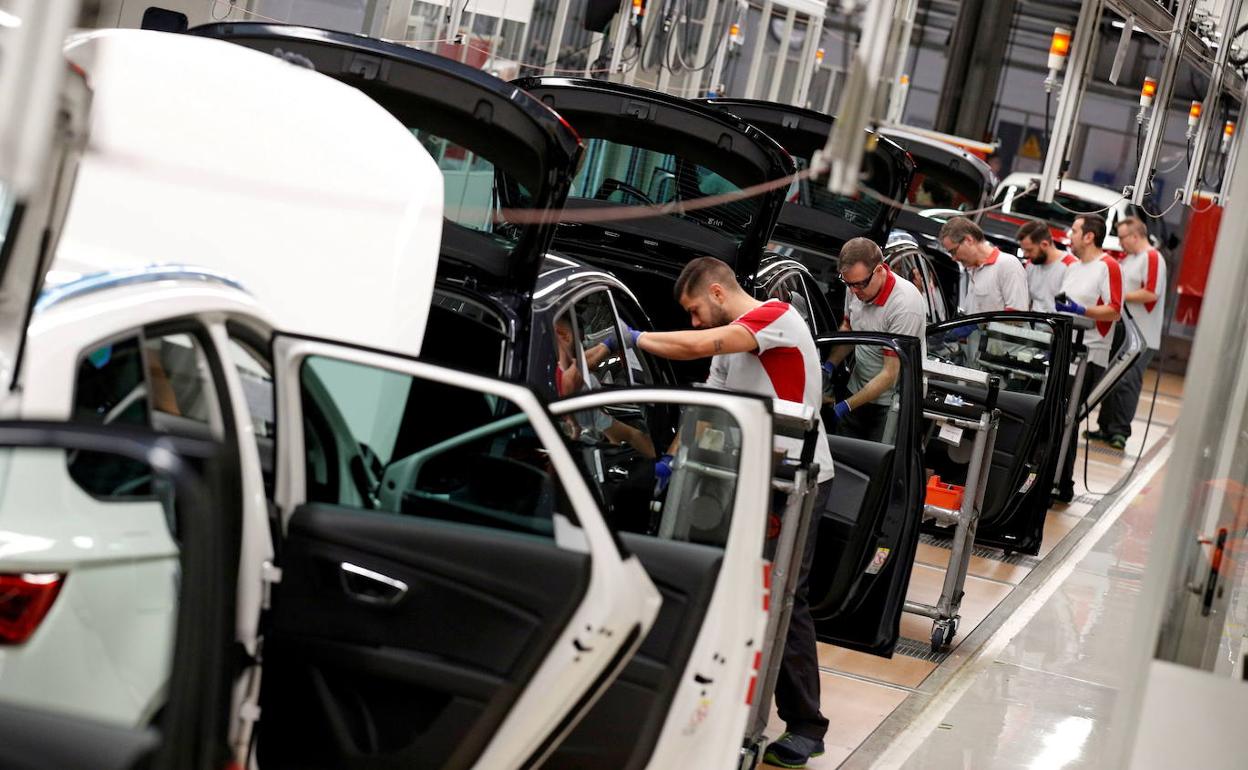 Trabajadores de la fábrica de Seat en Martorell en una imagen de archivo 