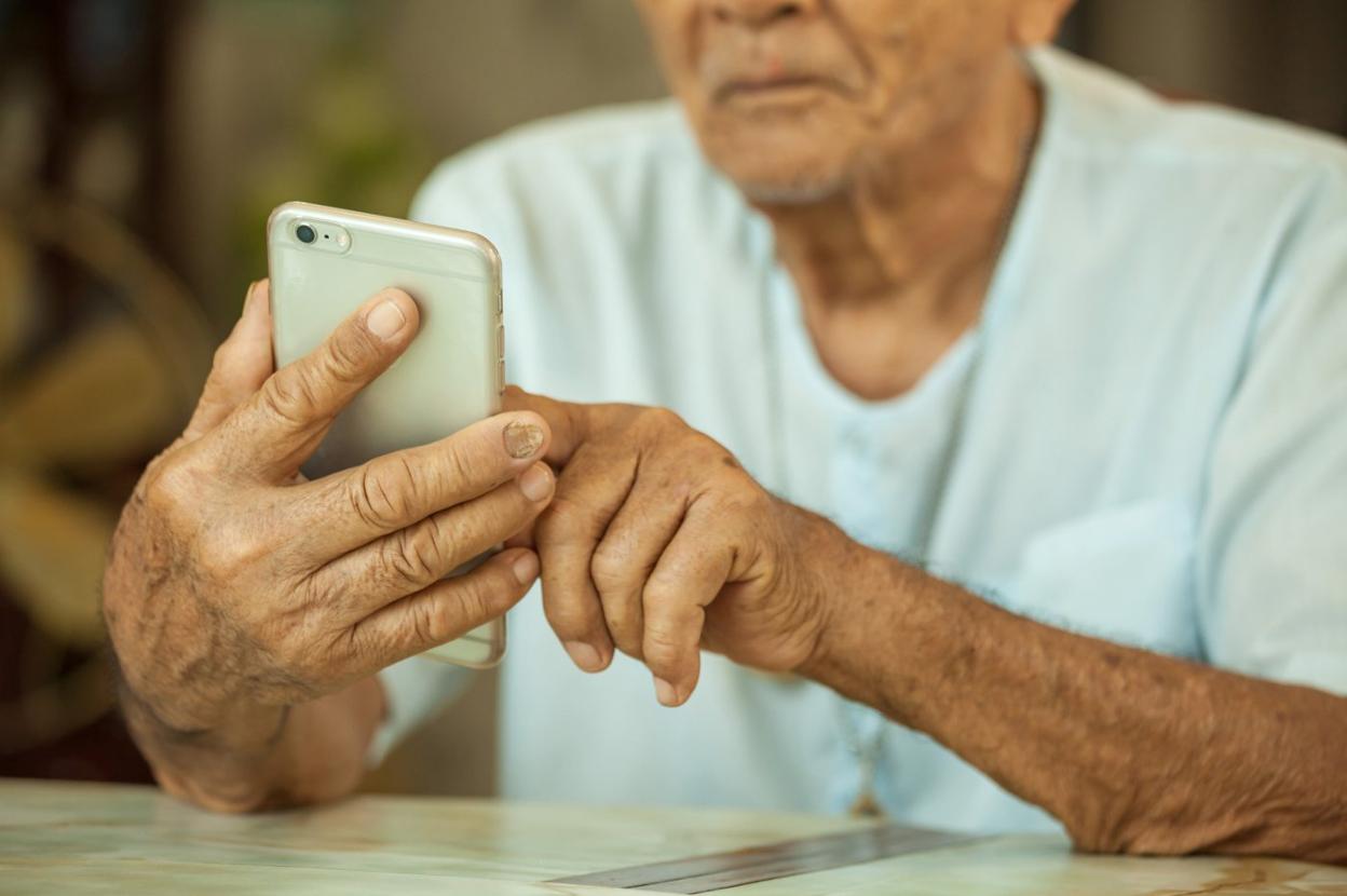 La atención de los técnicos de 'Siempre acompañados' se realiza por medio del teléfono cada dos días. 