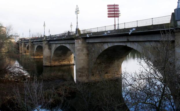 El lunes comienzan las obras en el Puente de Piedra, que se cortará al tráfico rodado y peatonal el martes