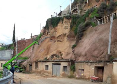 Imagen secundaria 1 - Desprendimiento en el Barrio Bodegas de Quel