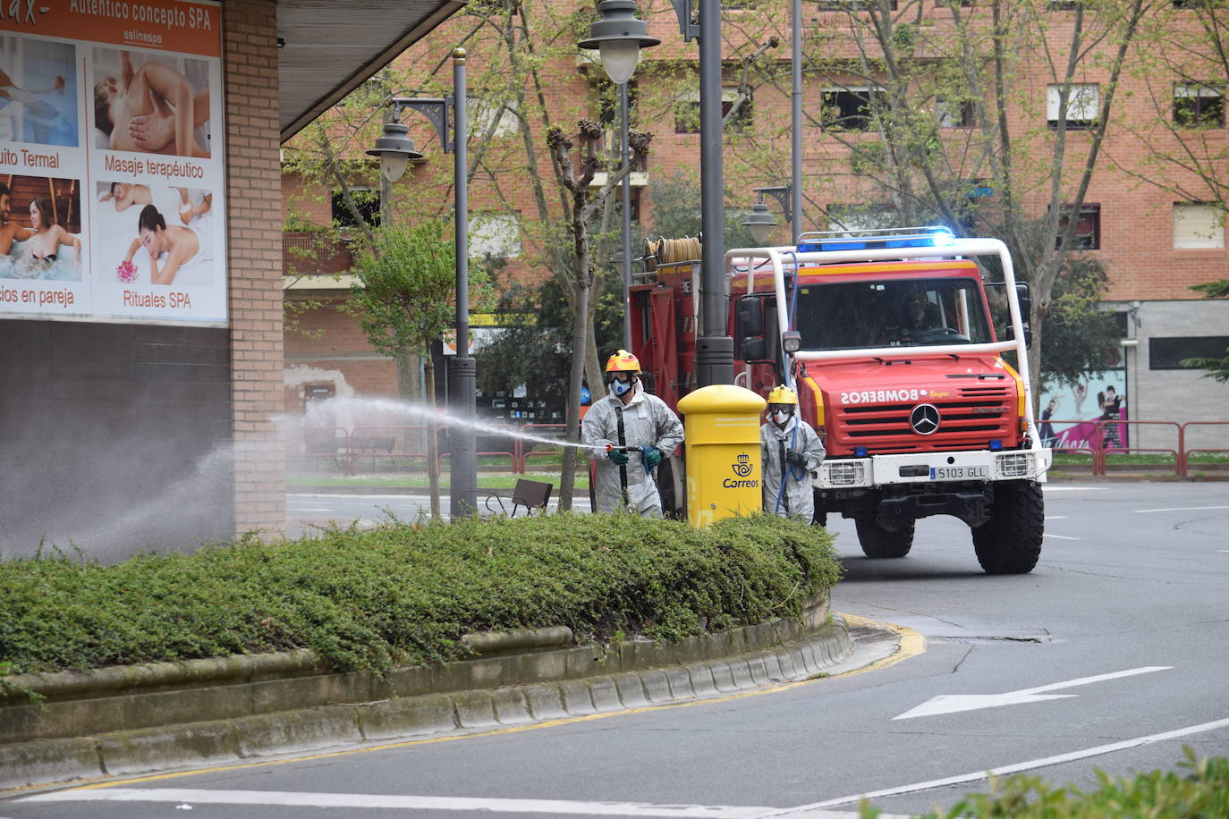 Los bomberos de Logroño se han reinventado para colaborar con las brigadas de Protección Civil y de la UTE Logroño Limpio 