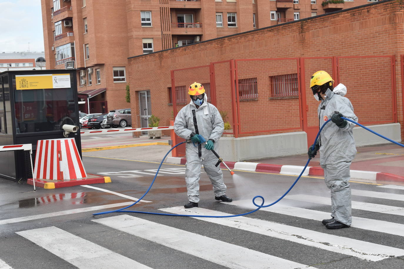 Los bomberos de Logroño se han reinventado para colaborar con las brigadas de Protección Civil y de la UTE Logroño Limpio 