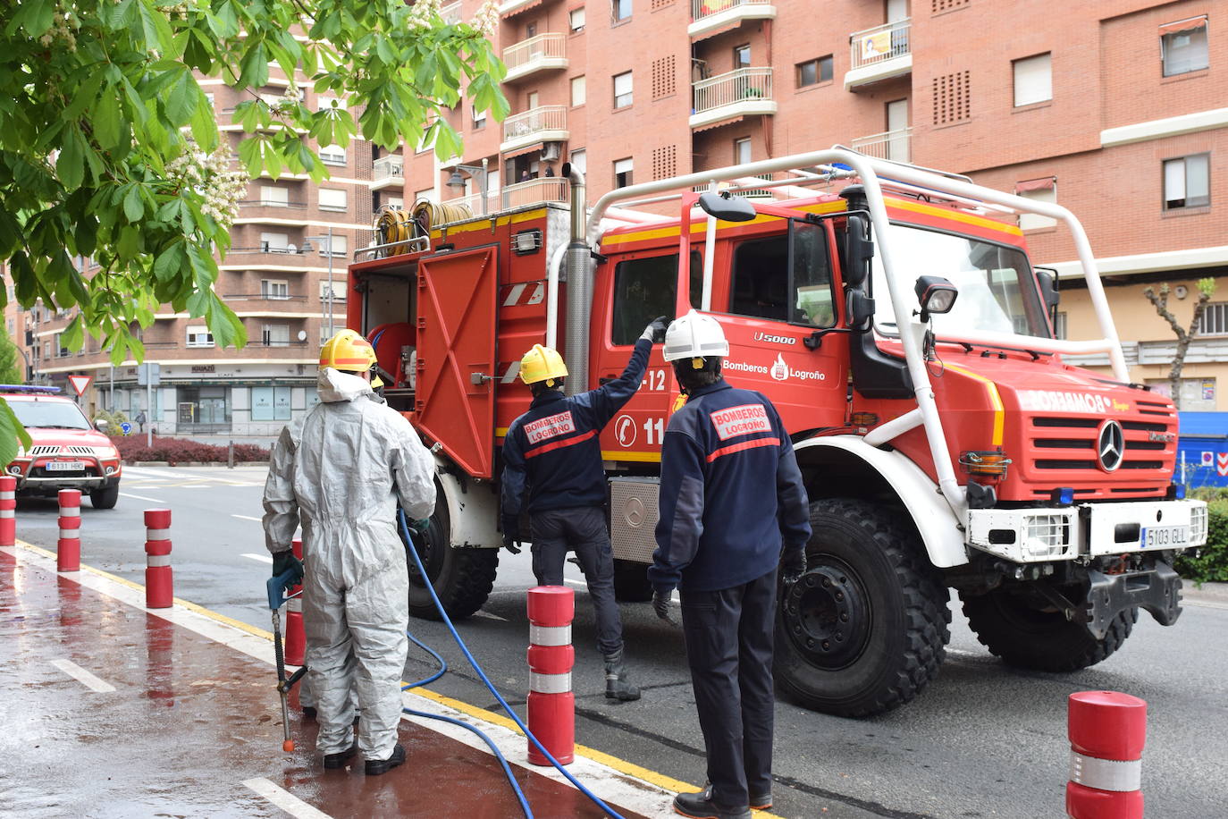 Los bomberos de Logroño se han reinventado para colaborar con las brigadas de Protección Civil y de la UTE Logroño Limpio 