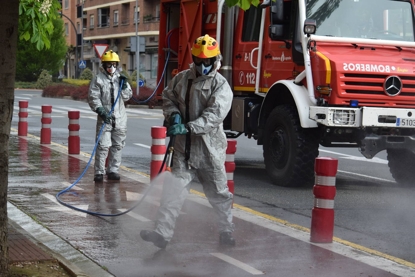 Los bomberos de Logroño se han reinventado para colaborar con las brigadas de Protección Civil y de la UTE Logroño Limpio 