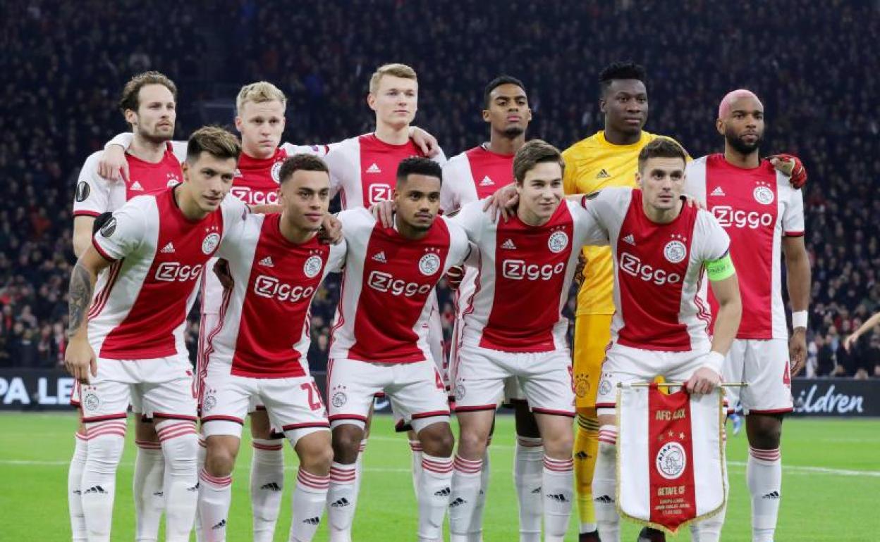 Once del Ajax antes de un partido de la Europa League. 