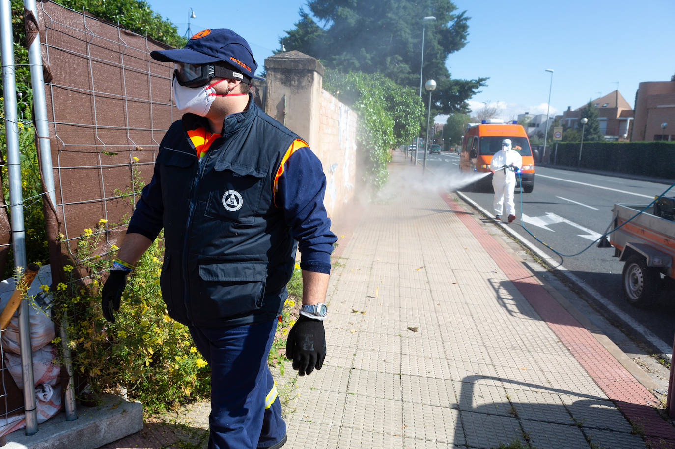 reinta y cinco voluntarios luchan contra el COVID-19